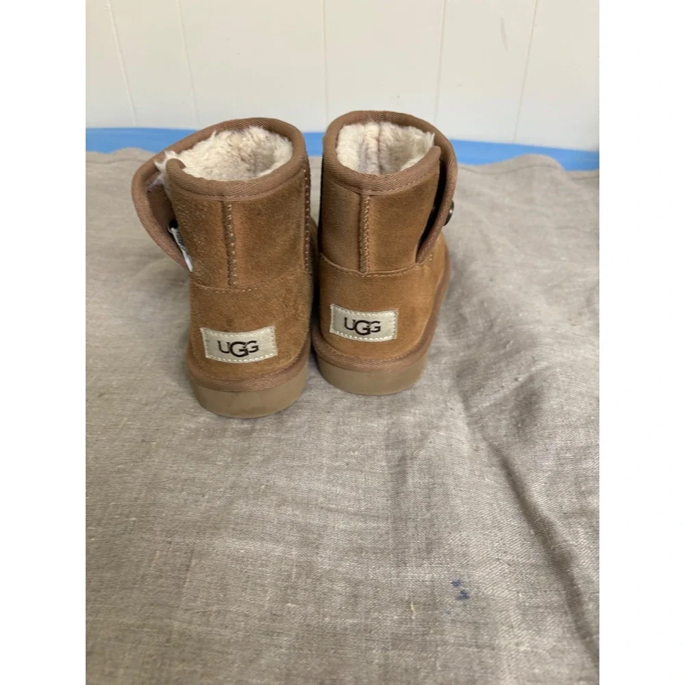 UGG Kids Classic Mini II Chestnut Brown Suede Sheepskin Boots Size‎ 13 111889K